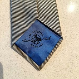 Great condition, Lee Allison tie!